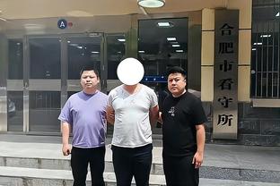 看台见！巴黎法甲首轮赛前，姆巴佩未进大名单仍现身王子公园